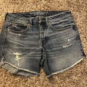 American eagle women’s size 6 loose fitting mid thigh shorts